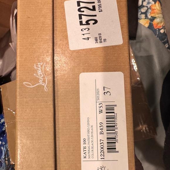 Christian Louboutin “Kate” size 37 patent gloss embossed leather pump - Picture 15 of 16